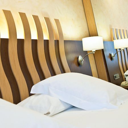 Duran Hotel&Restaurant Figueres  Bagian luar foto