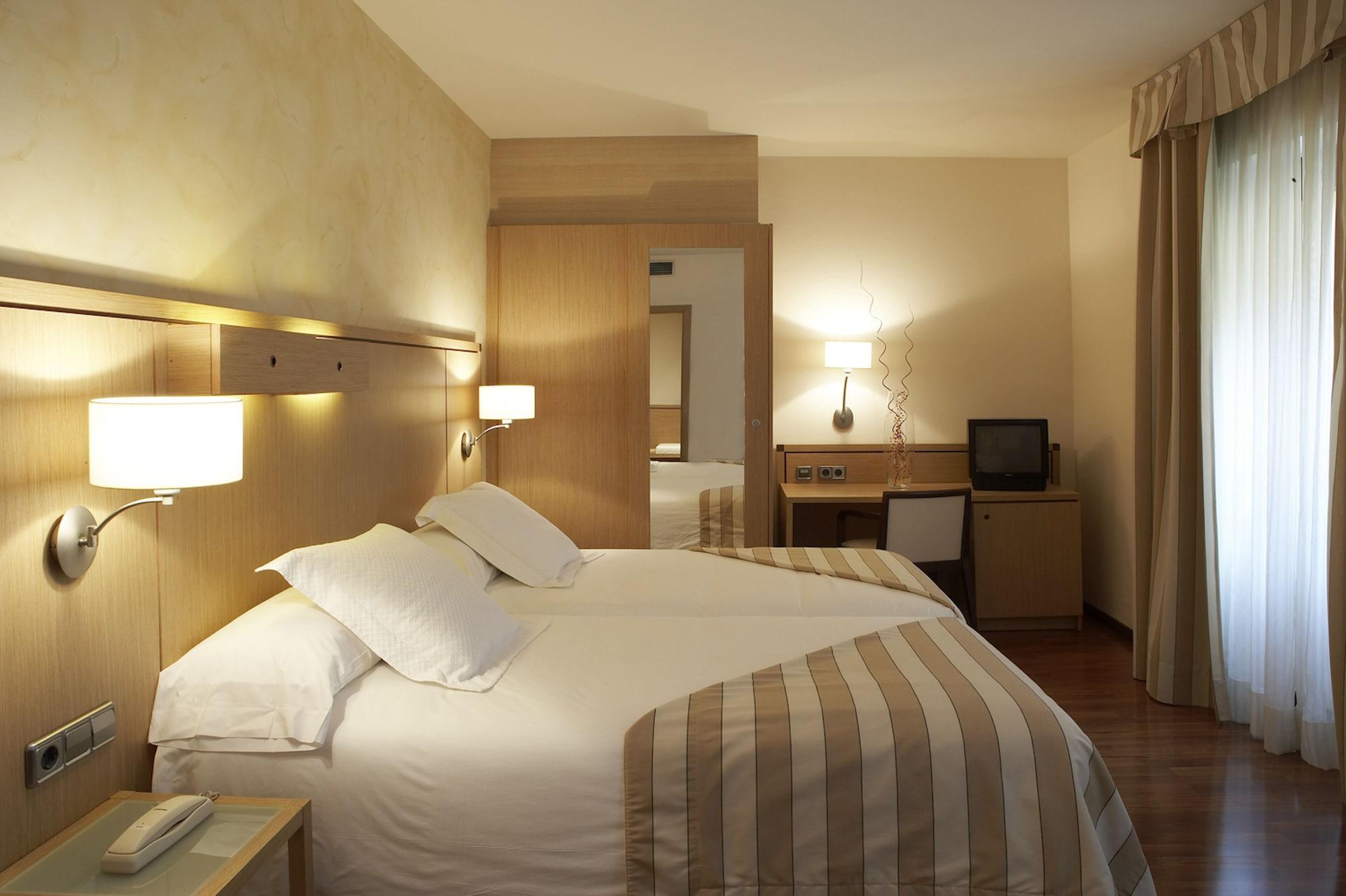 Duran Hotel&Restaurant Figueres  Bagian luar foto