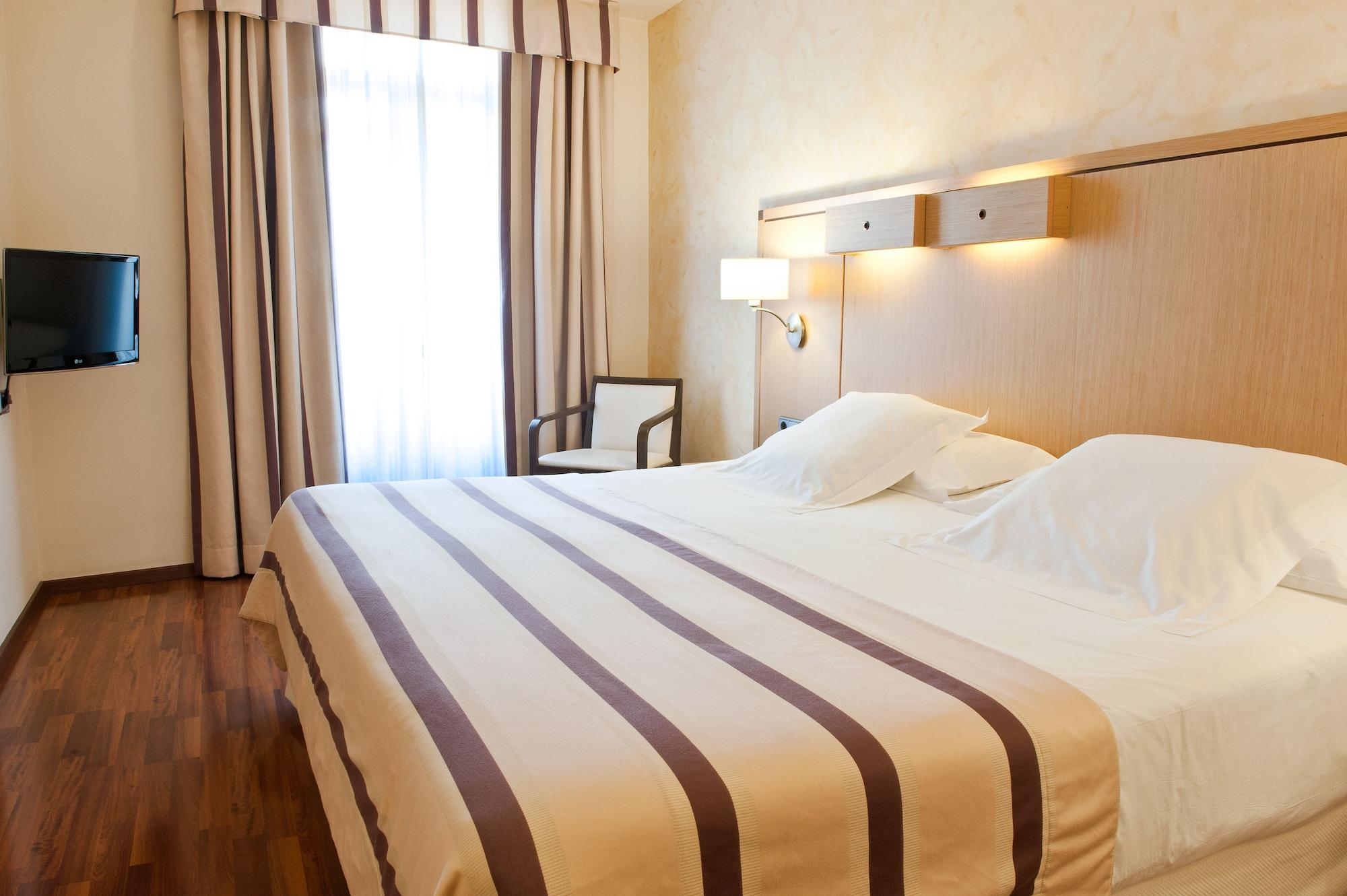 Duran Hotel&Restaurant Figueres  Bagian luar foto
