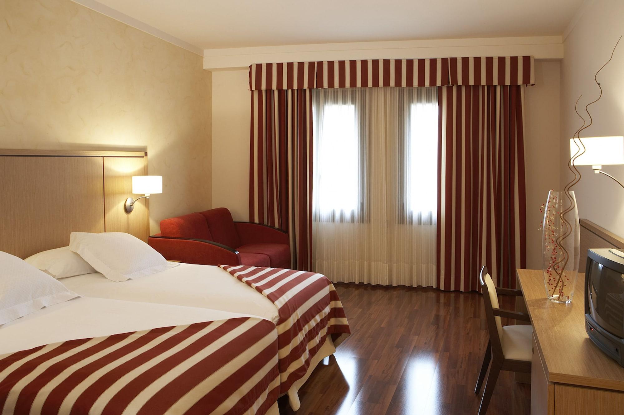 Duran Hotel&Restaurant Figueres  Bagian luar foto