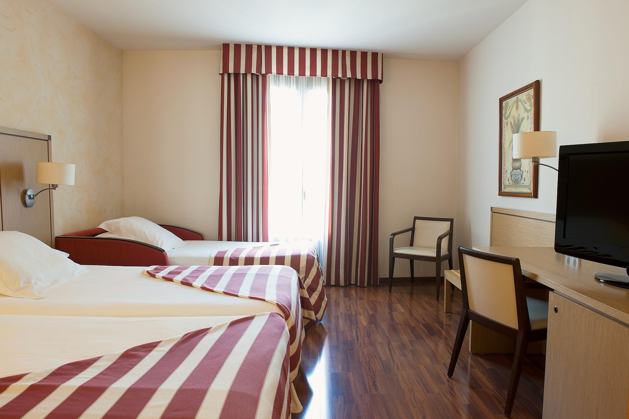 Duran Hotel&Restaurant Figueres  Bagian luar foto