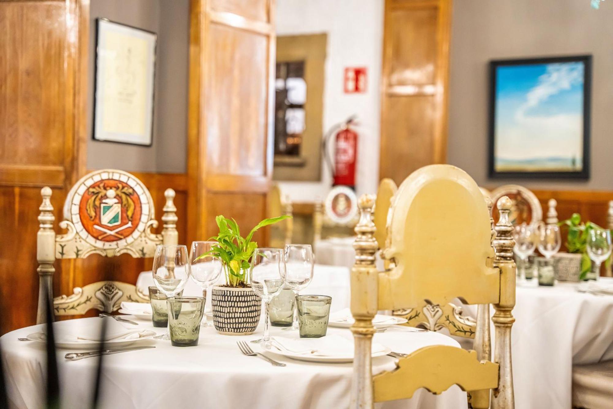 Duran Hotel&Restaurant Figueres  Bagian luar foto