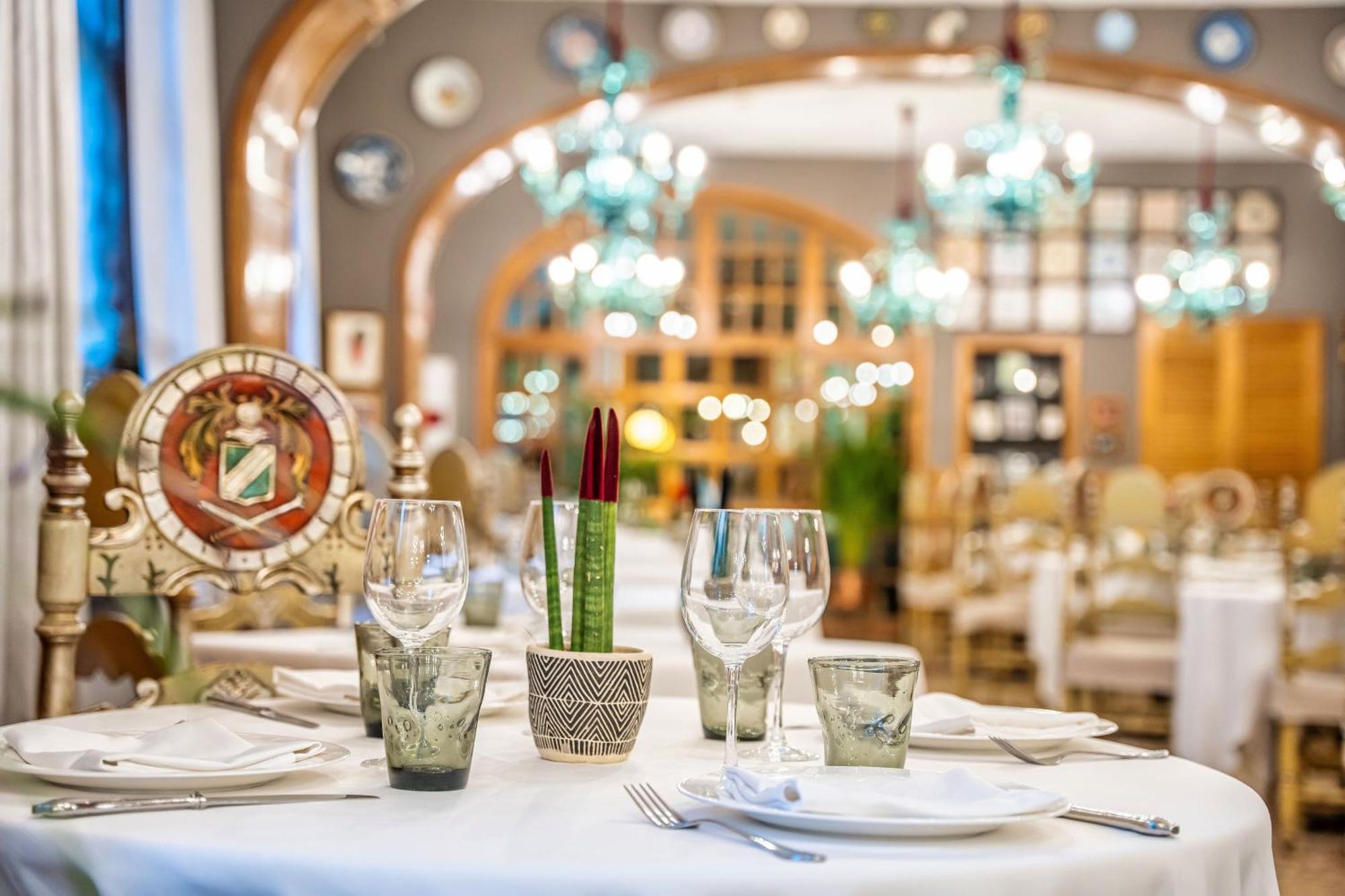 Duran Hotel&Restaurant Figueres  Bagian luar foto