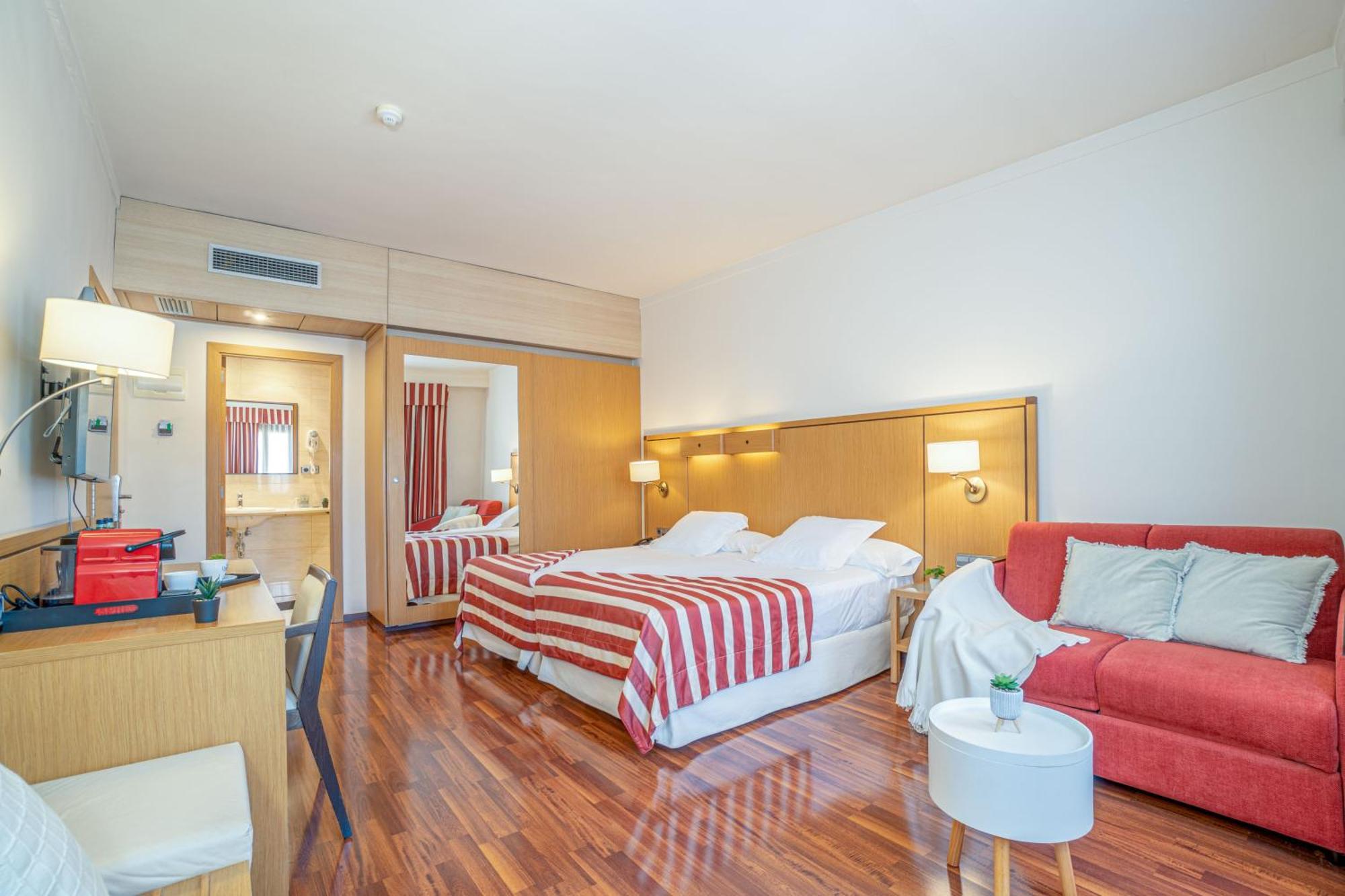 Duran Hotel&Restaurant Figueres  Bagian luar foto