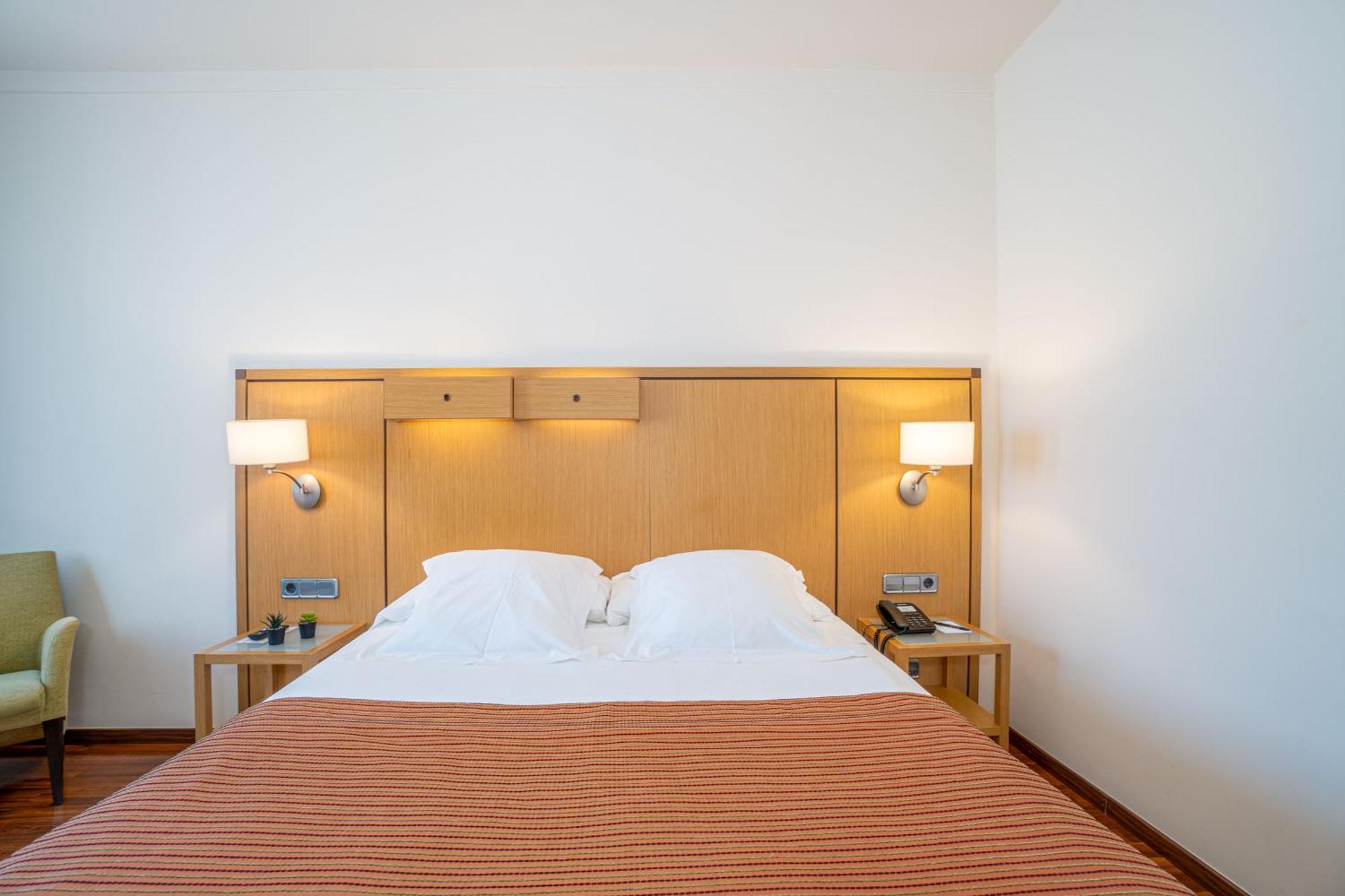 Duran Hotel&Restaurant Figueres  Bagian luar foto