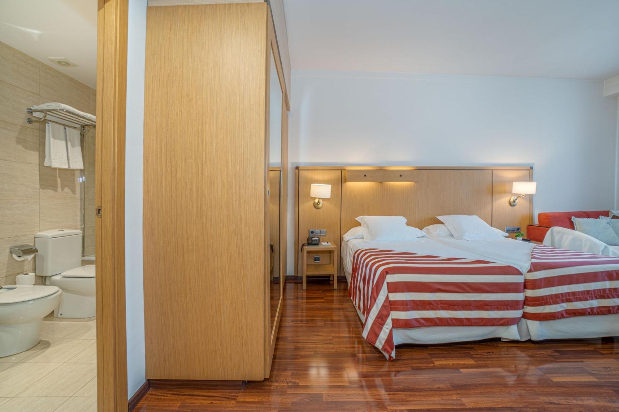 Duran Hotel&Restaurant Figueres  Bagian luar foto